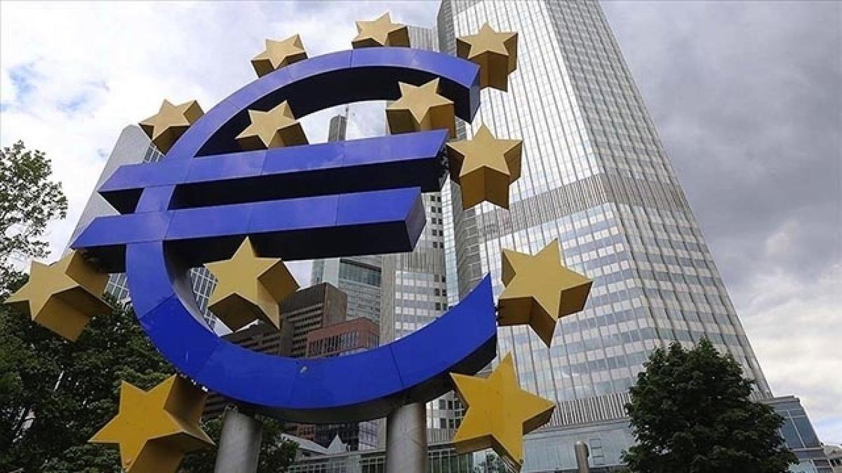 Avrupa Merkez Bankası üç temel politika faizini 25 baz puan artırdı