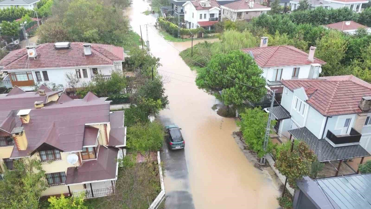 İstanbul Şile'de şiddetli sağanak su baskınlarına yol açtı