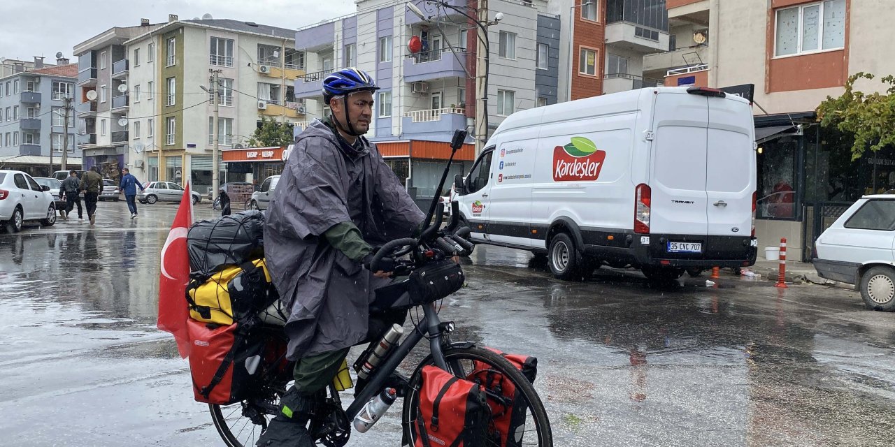 Çanakkaleli sağlık teknikeri umre için bisikletiyle yola çıktı