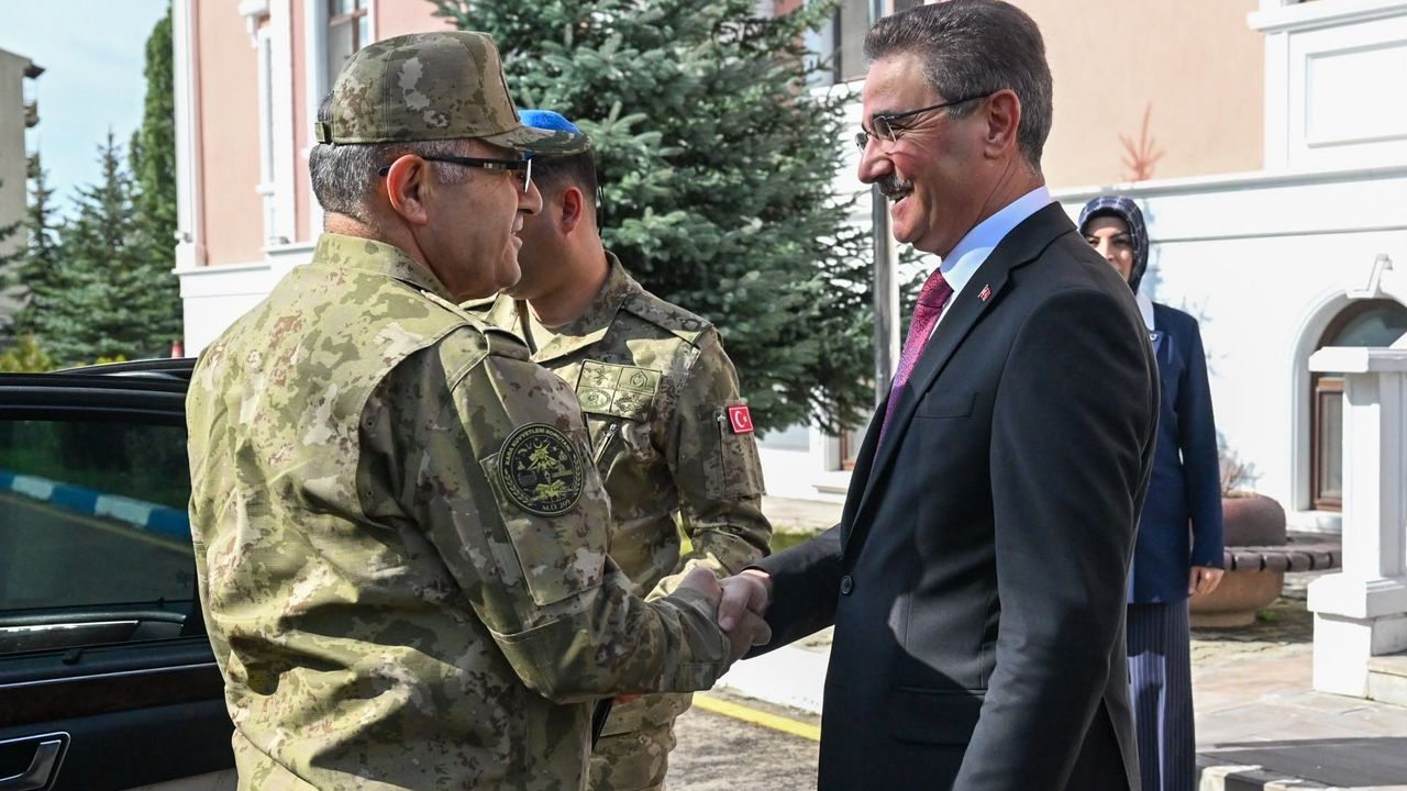 Kara Kuvvetleri Komutanı Orgeneral Metin Tokel Erzurum Valisi'ni ziyaret etti