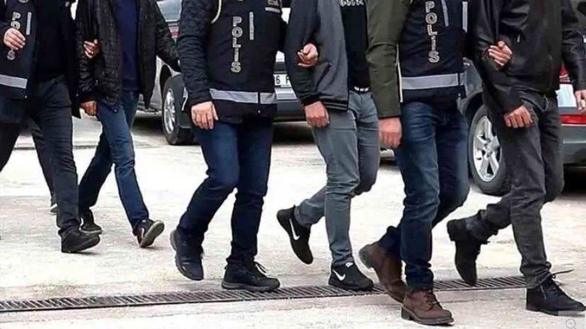 Adana'da jandarmanın uyuşturucu baskınında 5 kişi tutuklandı