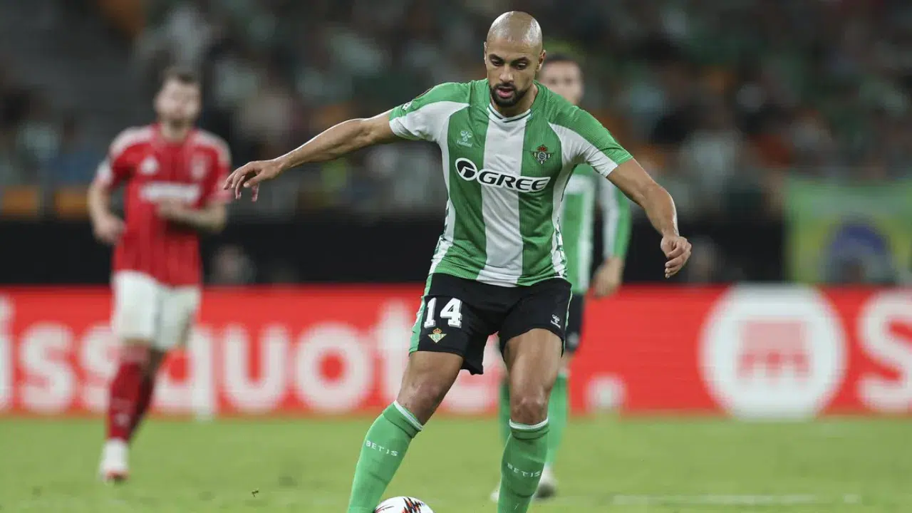 Real Betis, Sofyan Amrabat'ın bonservisi için Fenerbahçe'ye teklif yaptı