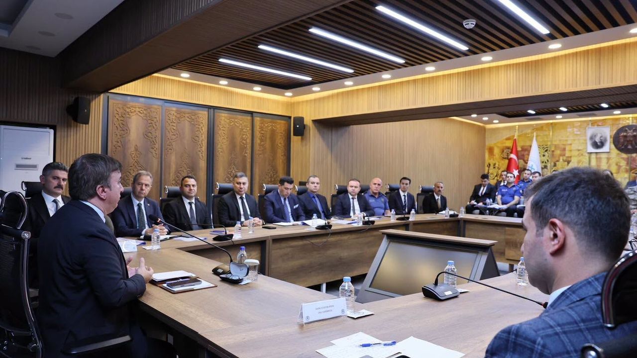 Erzincan Valisi Aydoğdu il genelindeki yatırımları ve projeleri değerlendirdi