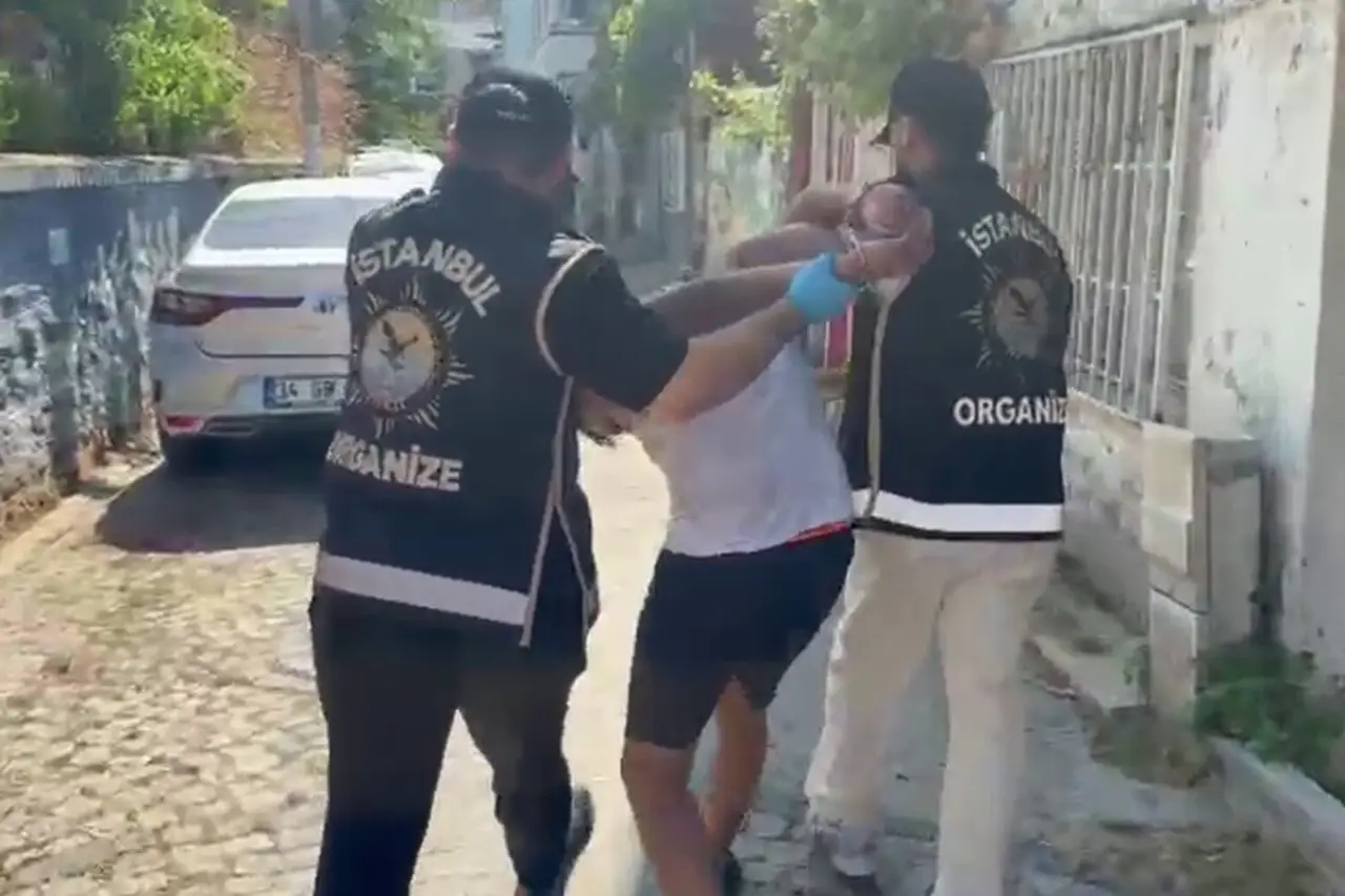 İstanbul'da suç örgütü operasyonunda 2 şüpheli yakalandı