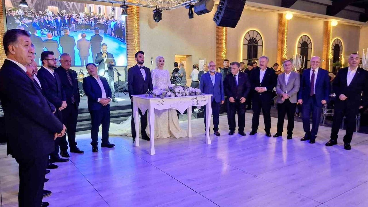Beyza Ejder ile Enes Dağ'ın nikâhını Kayseri Büyükşehir Belediye Başkanı kıydı