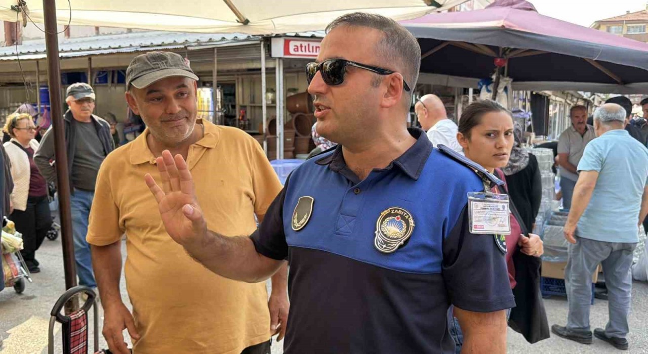 Bolu belediyesi pazar tezgahlarındaki fiyat etiketlerini denetledi