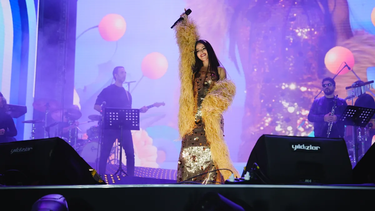 Simge Mardin Kültür Yolu Festivali kapsamında sahne aldı