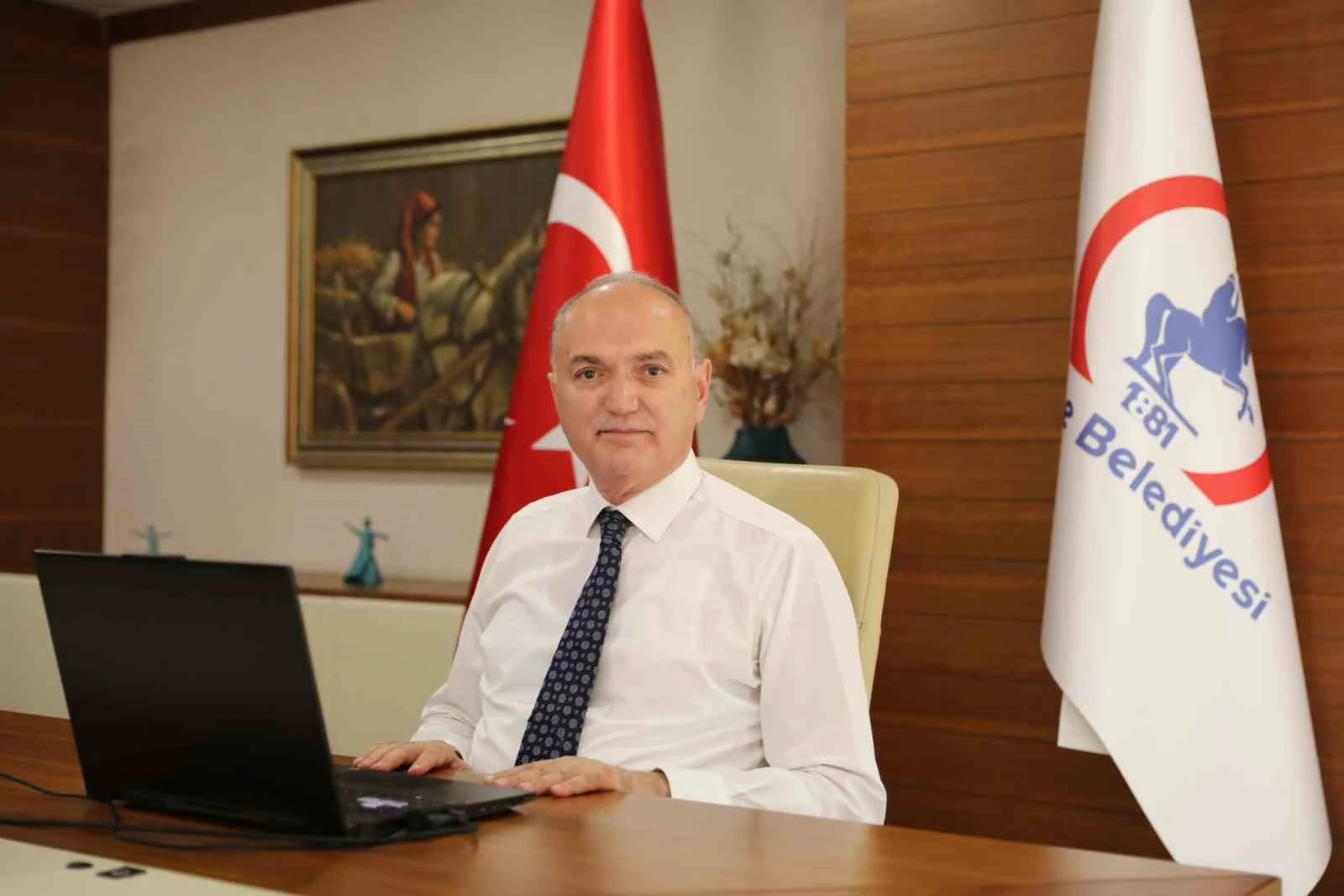 Düzce Belediye Başkanı Özlü'den 29 Ekim Cumhuriyet Bayramı mesajı