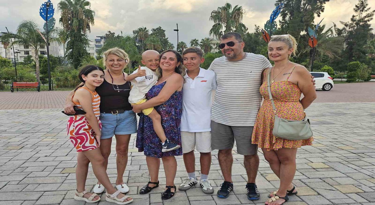 Böbrek kanserini yenen 7 yaşındaki Ege Birdane için İskenderun'da kutlama yapıldı