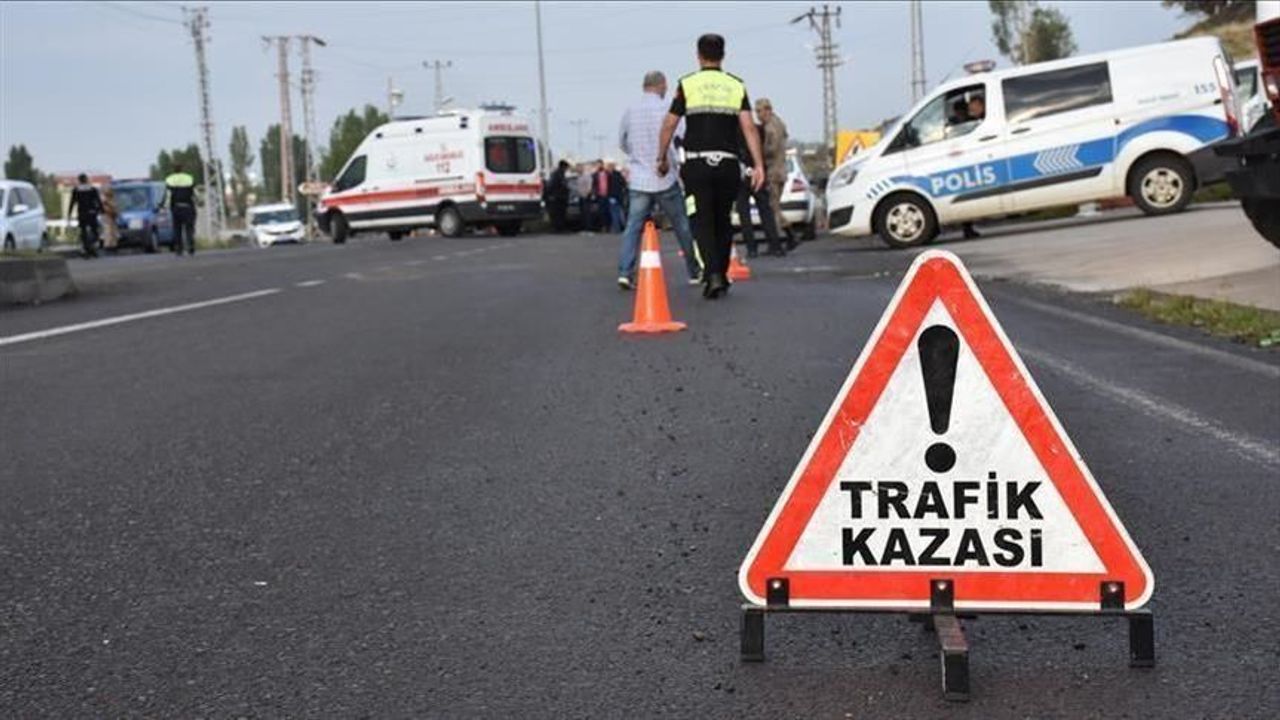 Ankara Beypazarı'nda polis aracı ile otomobil çarpıştı: 6 yaralı