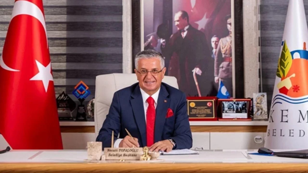 Kemer Belediye Başkanı ve 8 meclis üyesi görevlerine bağımsız devam edecek