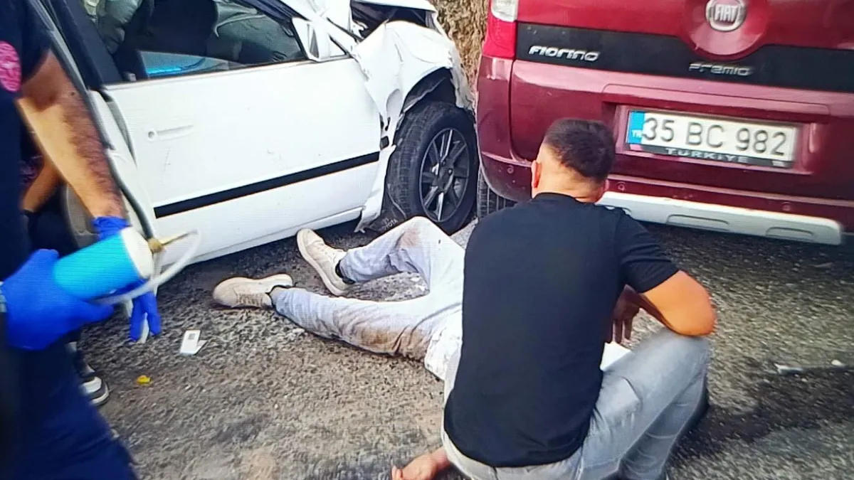 İzmir'in Kiraz ilçesinde iki otomobilin çarpışması sonucu 8 kişi yaralandı