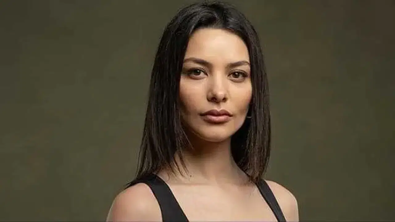 Oyuncu Hazal Filiz Küçükköse uyuşturucu soruşturması kapsamında gözaltına alındı