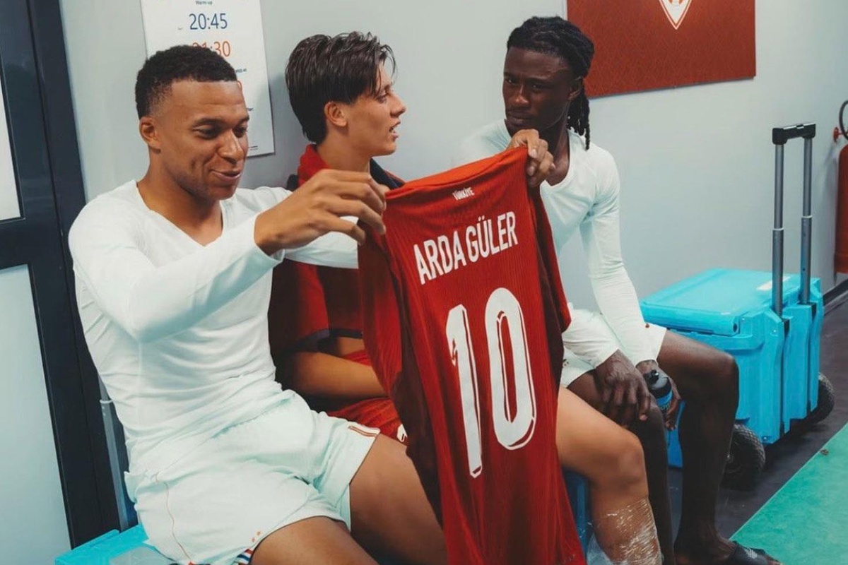 Mbappe, Arda Güler'in Türkiye formasına bakarken görüntülendi