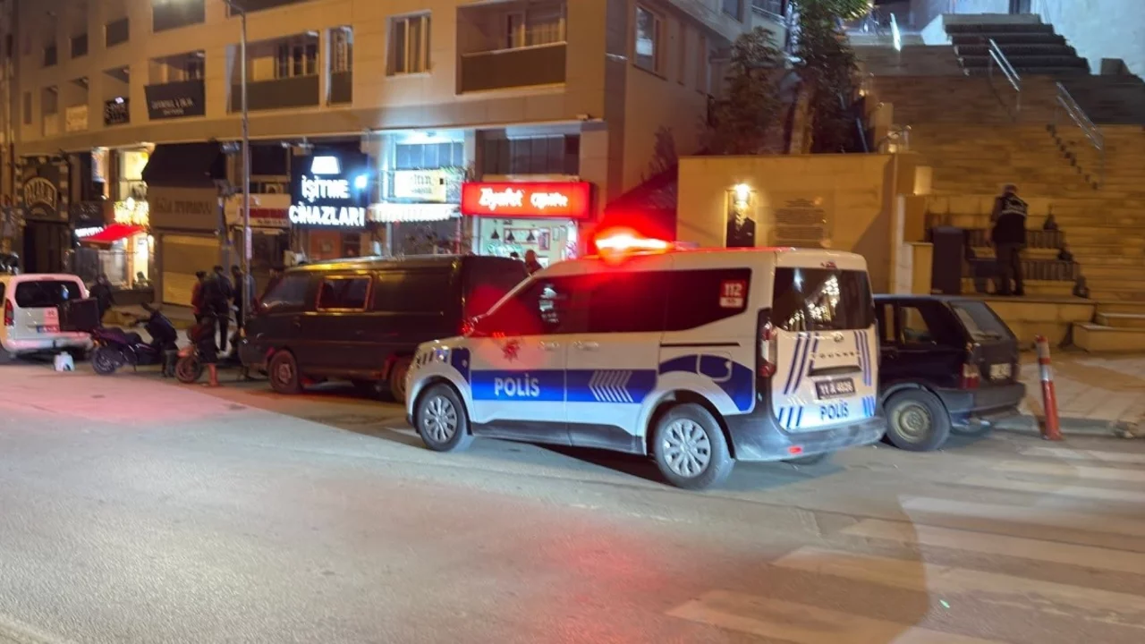 Bilecik'te kız arkadaşına sarılan şahıs bıçakla yaralandı