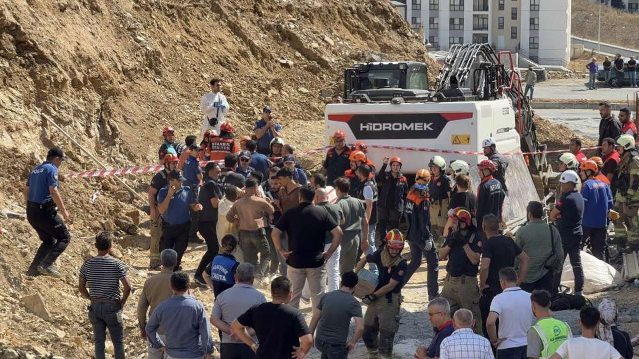 Başakşehir'de inşaat alanındaki toprak kaymasında bir işçi öldü