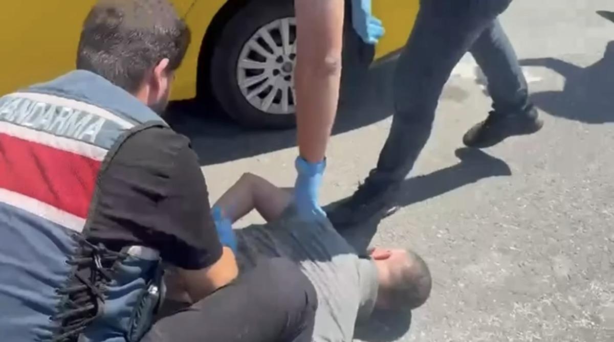Eyüpsultan'da taksi bagajında 108 tabanca ele geçirildi