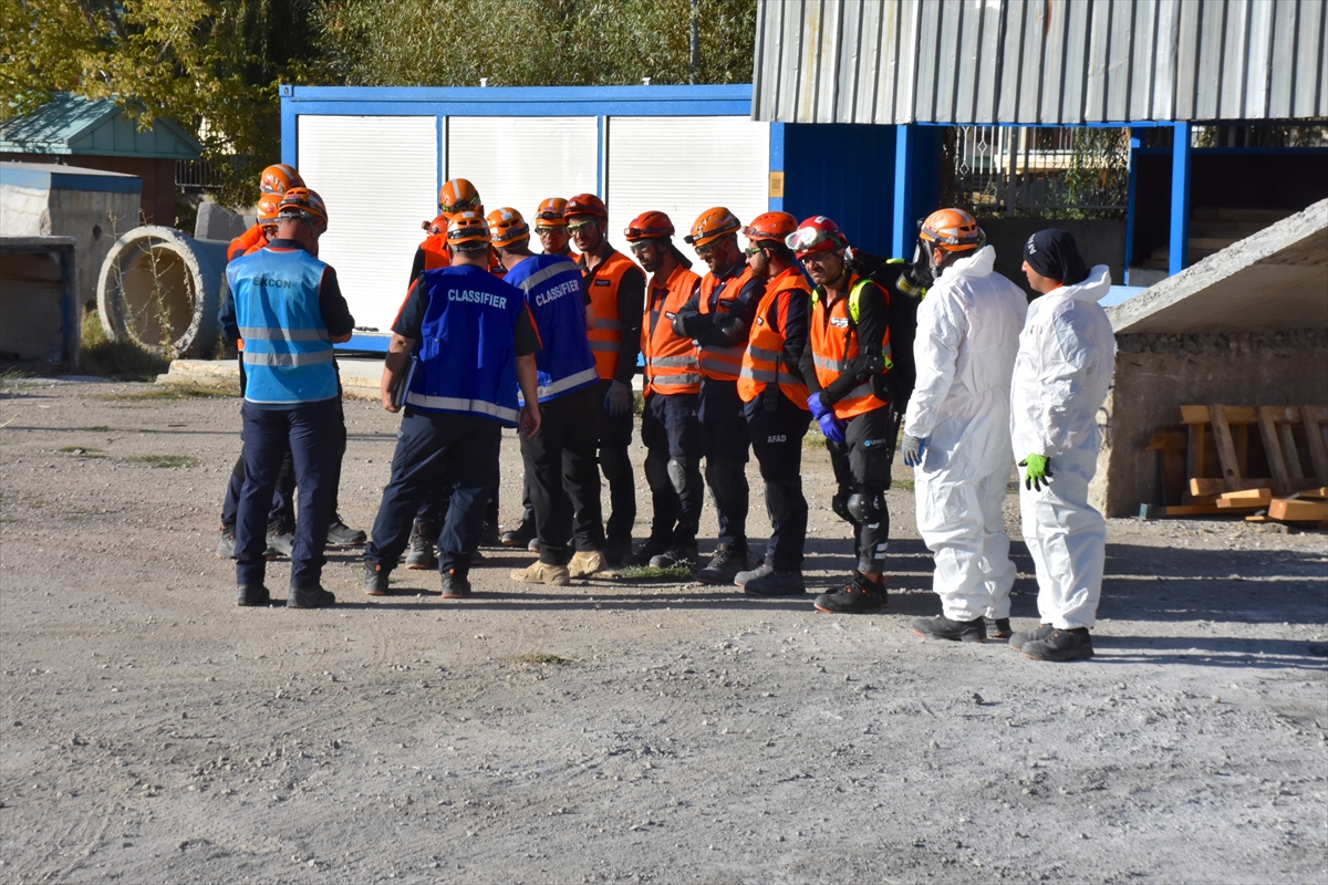 Van AFAD ekipleri uluslararası akreditasyon sınavı için tatbikata başladı