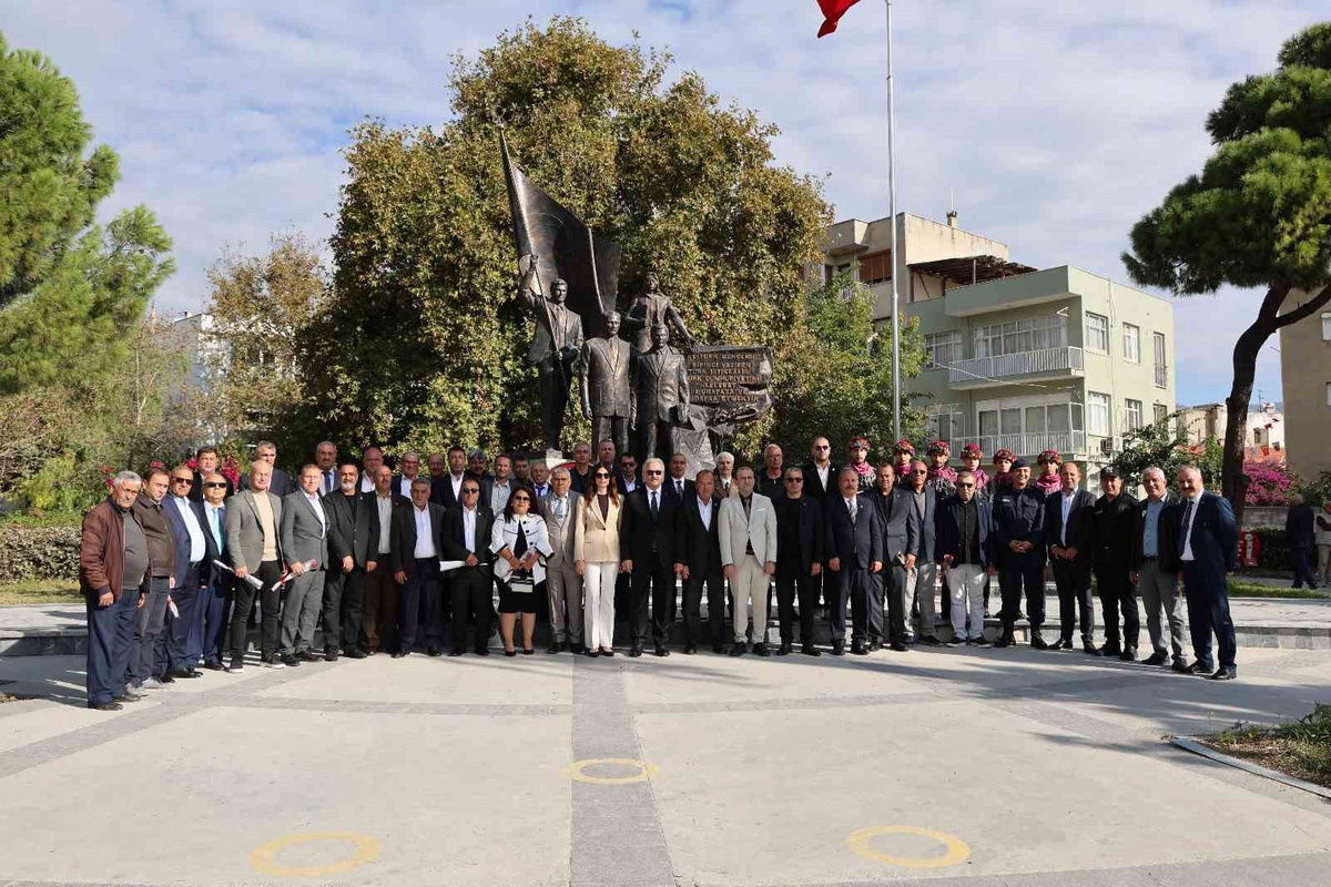 Söke'de 19 Ekim Muhtarlar Günü Cumhuriyet Meydanı'nda kutlandı