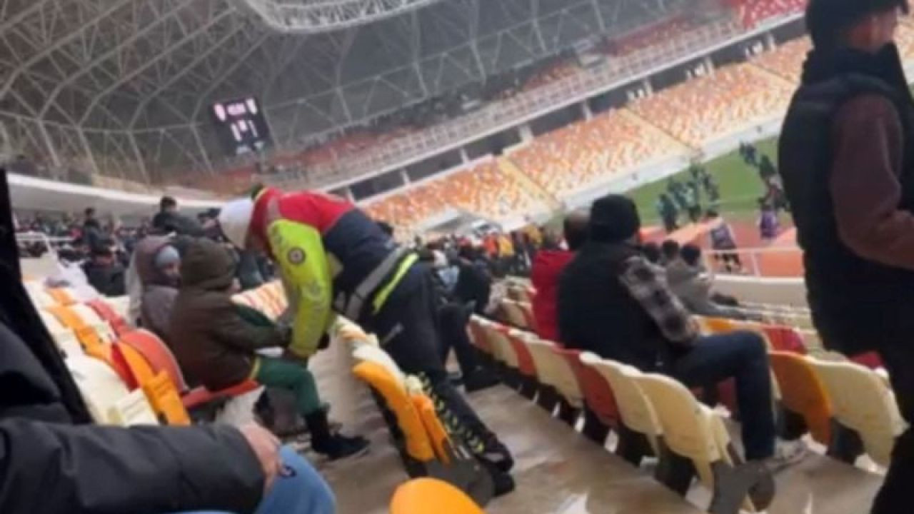Üşüyen çocuğa çorabını veren polis memuru TFF Fair Play Ödülü aldı