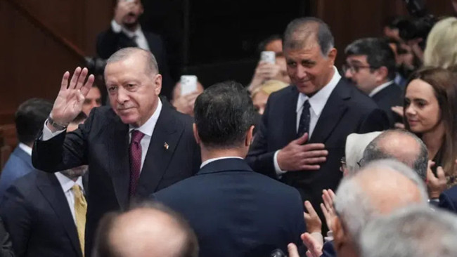 Cemil Tugay AKP'ye katıldıktan hemen sonra 5 günlük izne ayrıldı