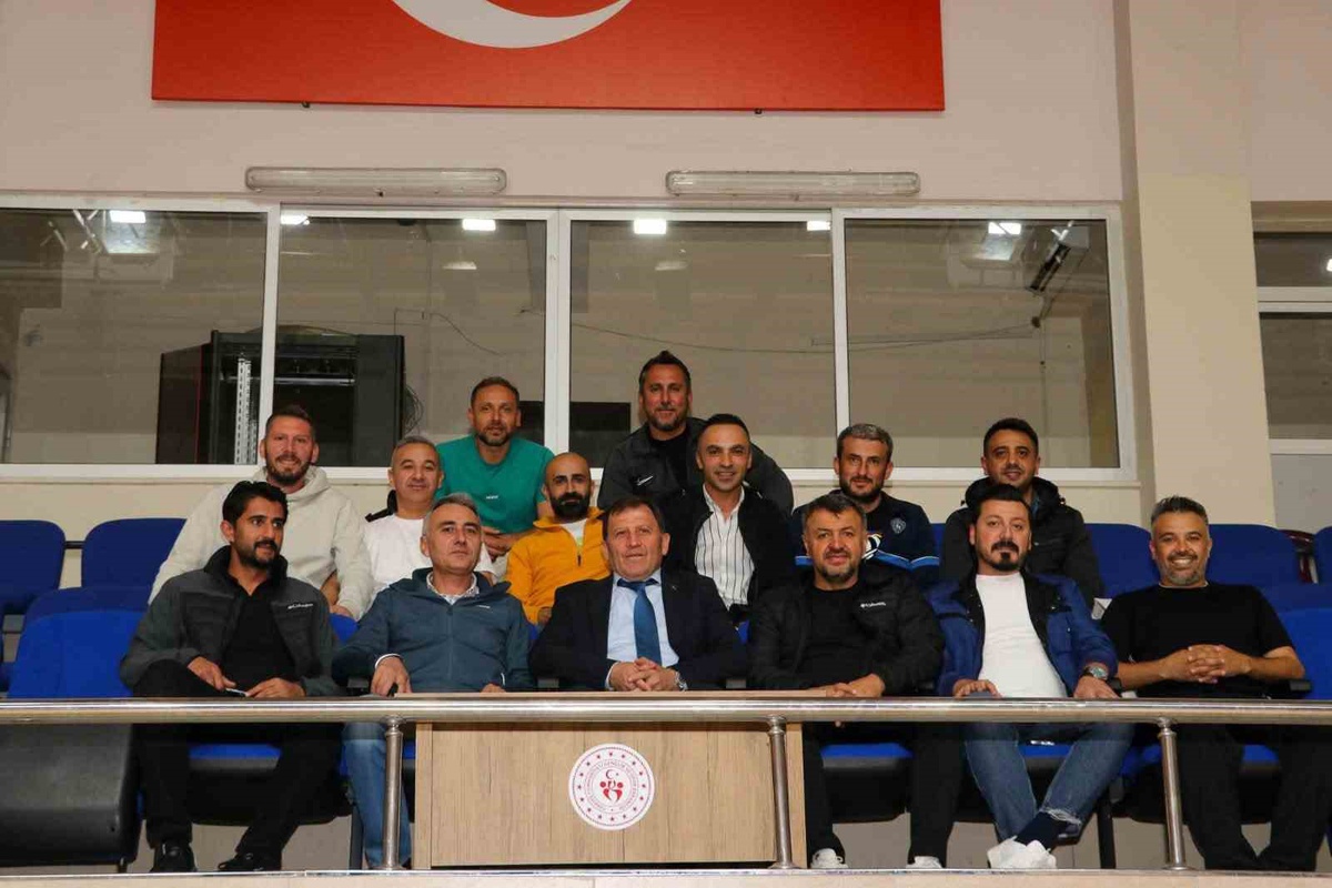 Kayseri'de kamu çalışanları voleybol ve futsal turnuvasında yarışıyor