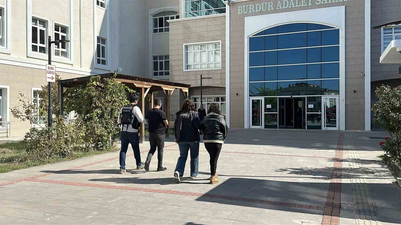 Burdur terminalinde uyuşturucu operasyonunda 2 kişi tutuklandı