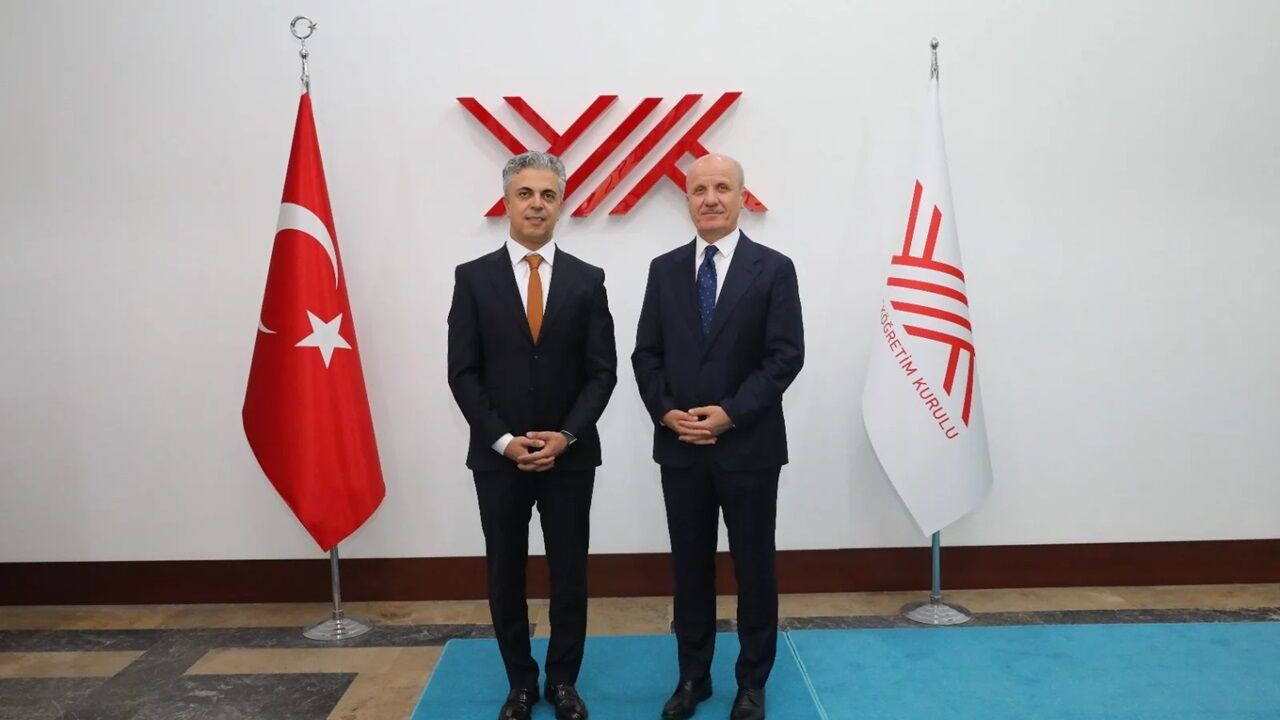 EBYÜ Rektörü Kuyrukluyıldız mazbatasını YÖK Başkanı Özvar'dan aldı