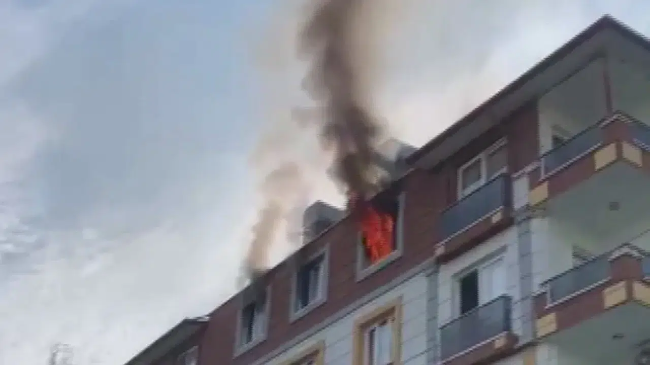Hatay'da bir evde çıkan yangında maddi hasar meydana geldi
