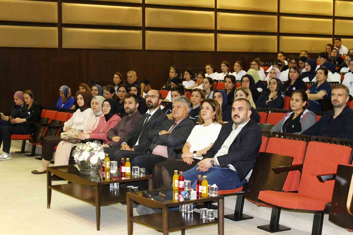 GAÜN Hastanesi'nde emzirmenin sürdürülebilirliği üzerine sempozyum yapıldı