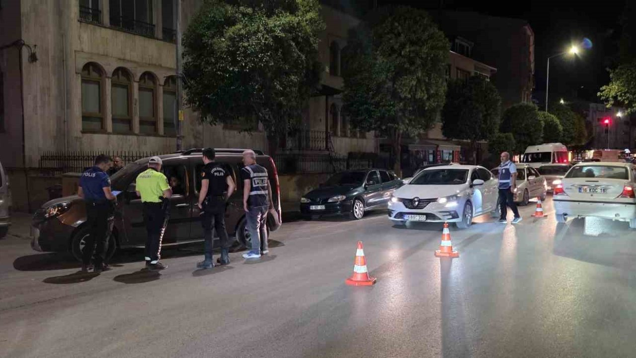 İnegöl'de 200 polisin katıldığı asayiş uygulamasında 13 sürücüye ceza kesildi