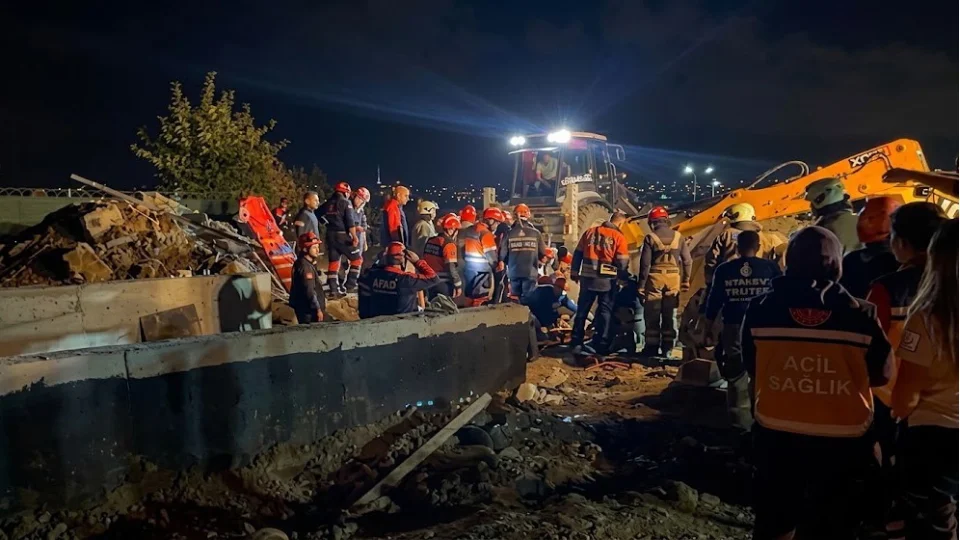 Büyükçekmece'deki inşaat göçüğünde bir işçi hayatını kaybetti