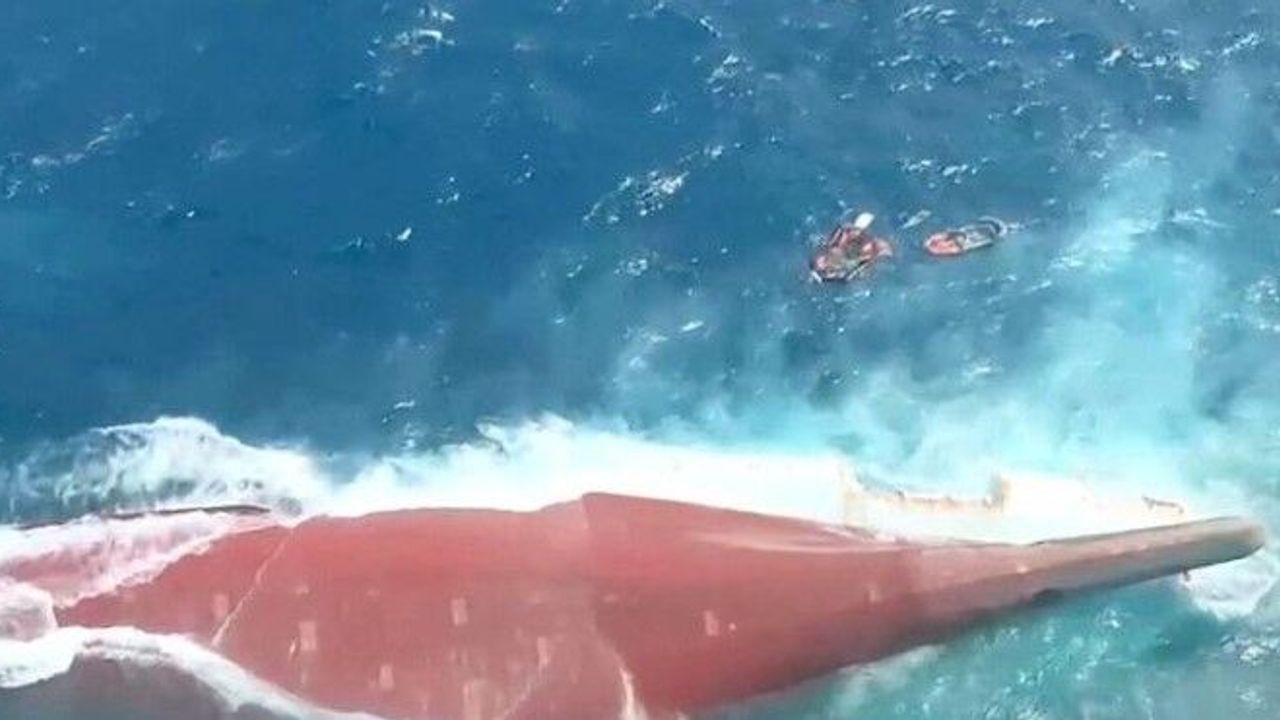 Endonezya'da batan feribottaki can kaybı 26'ya yükseldi