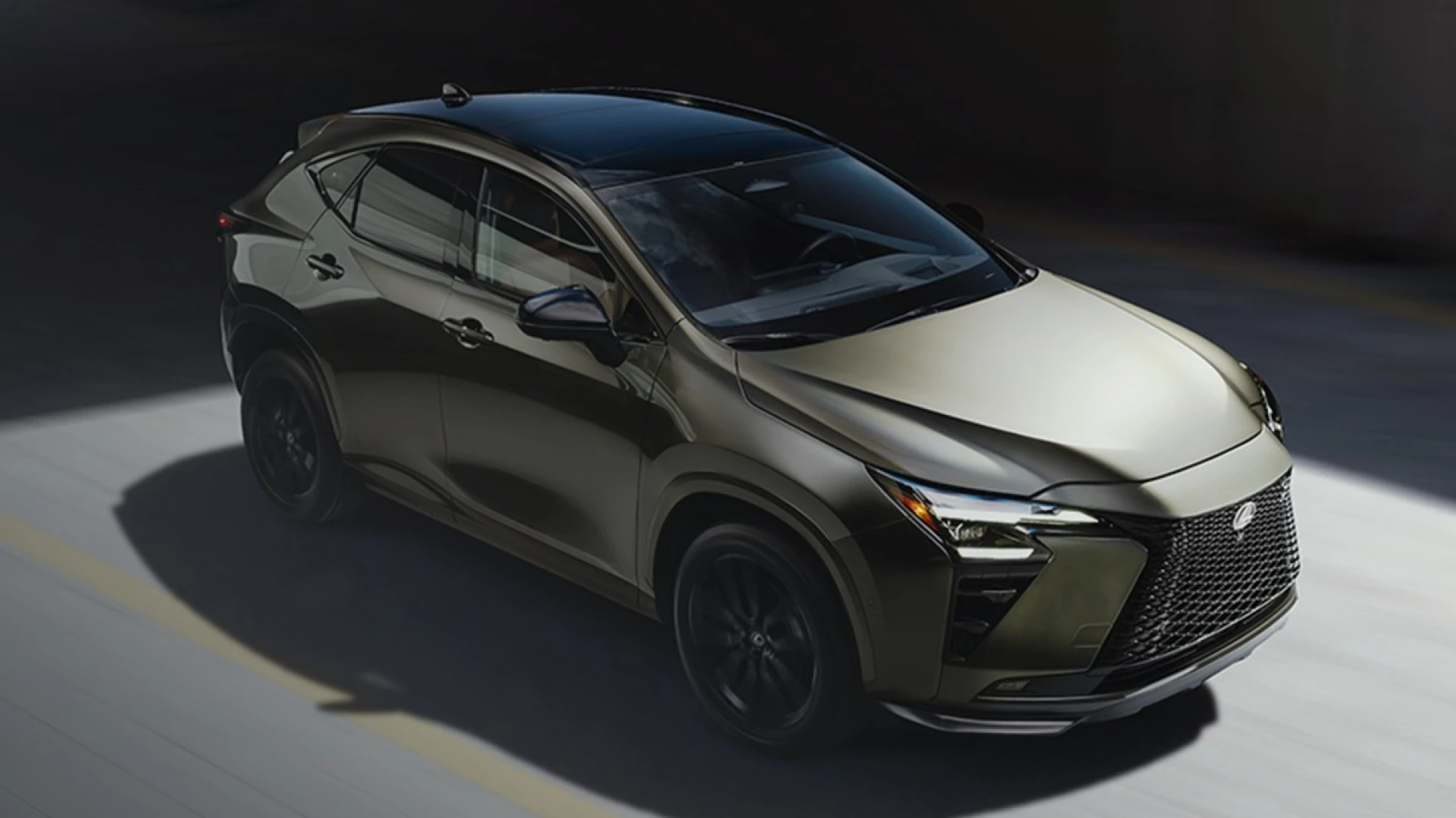 Lexus, yenilenen hibrit motor ve yeni tasarımıyla NX modelini tanıttı