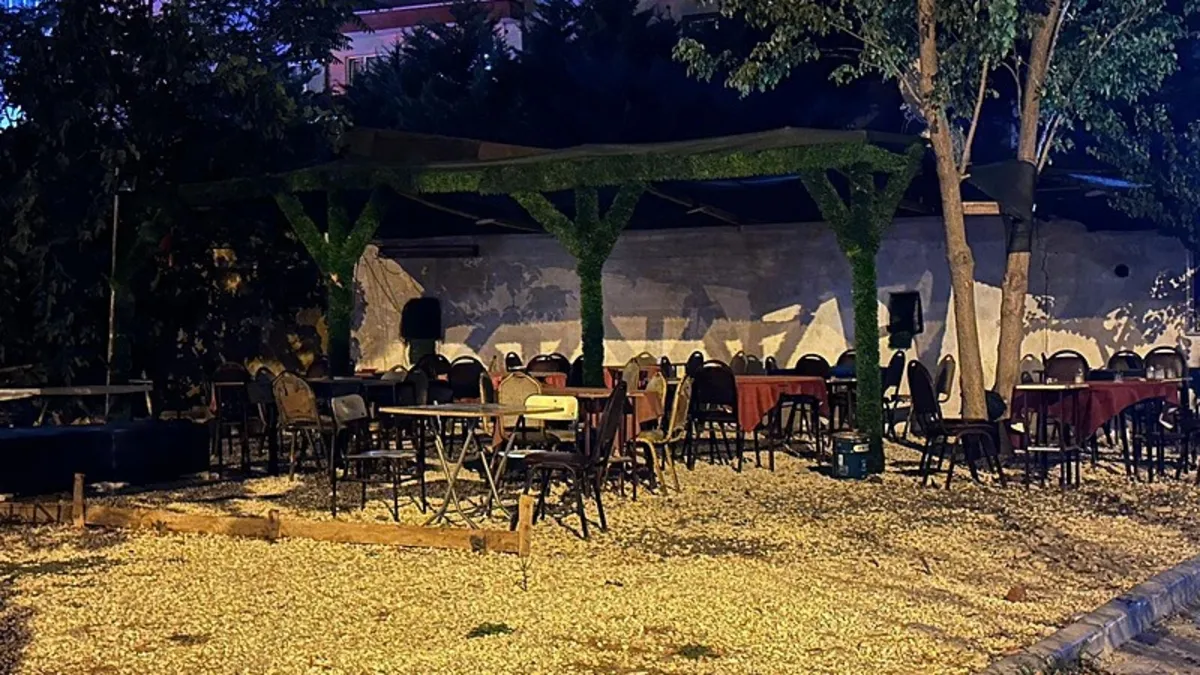 Büyükçekmece'de kıraathaneye düzenlenen silahlı saldırıda 3 kişi yaralandı