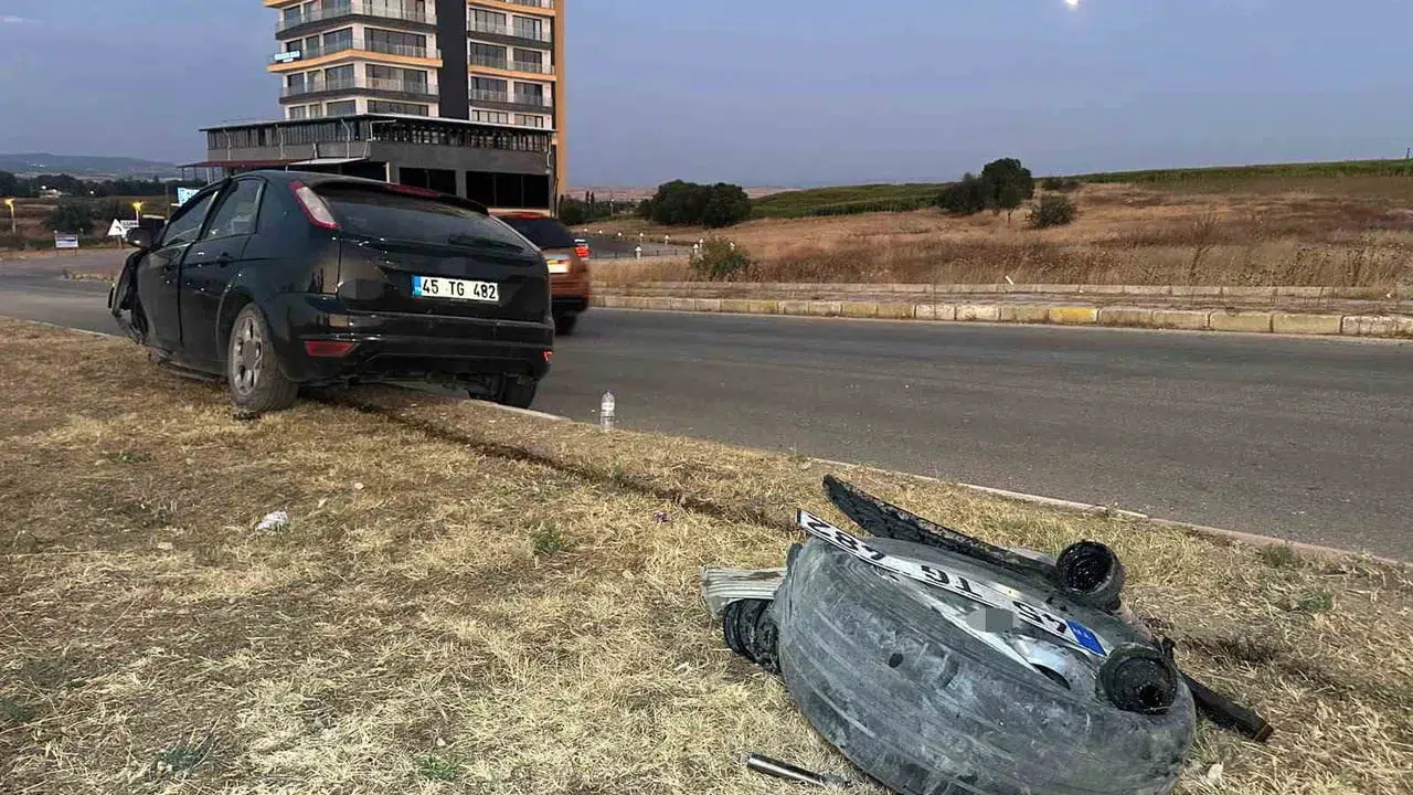 Hatay ve Uşak'ta meydana gelen trafik kazalarında 4 kişi yaralandı