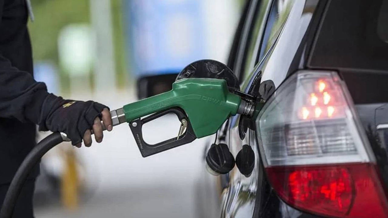 Benzin litre fiyatına 2 lira 74 kuruş zam yapılması bekleniyor