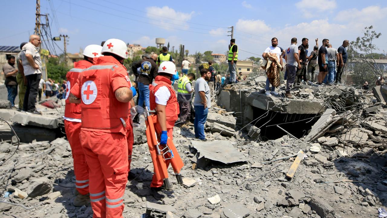 Lübnan'da İsrail saldırılarında can kaybı 8 bin 915'e yükseldi