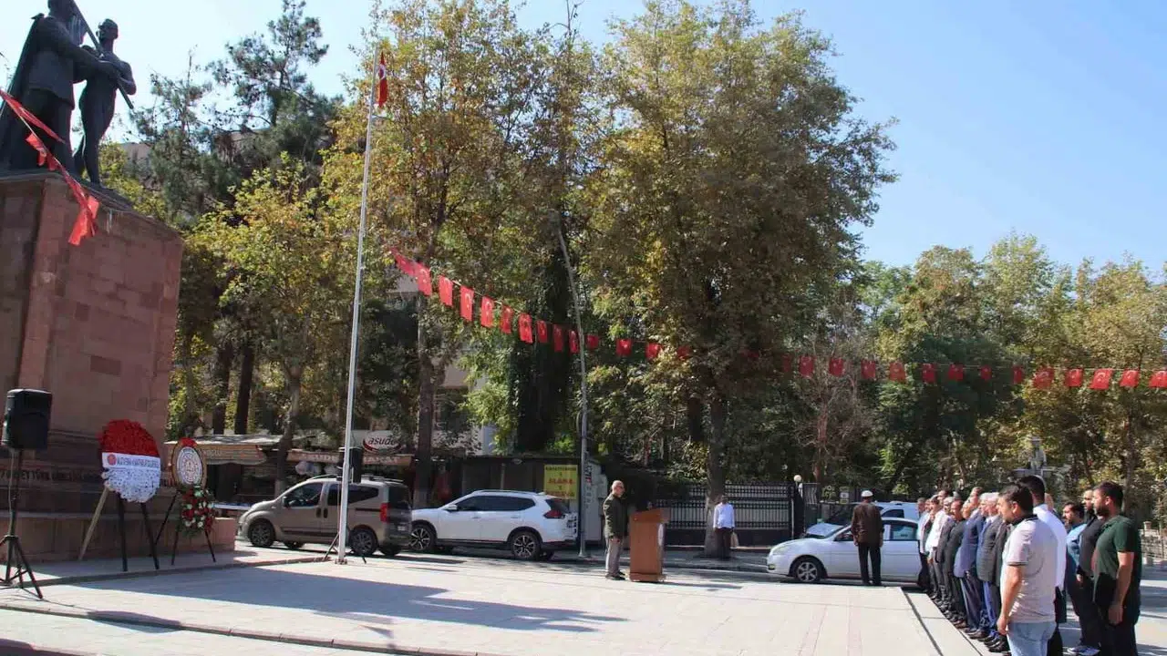 Malatya'da Ahilik Kültürü Haftası kapsamında çelenk sunma töreni yapıldı