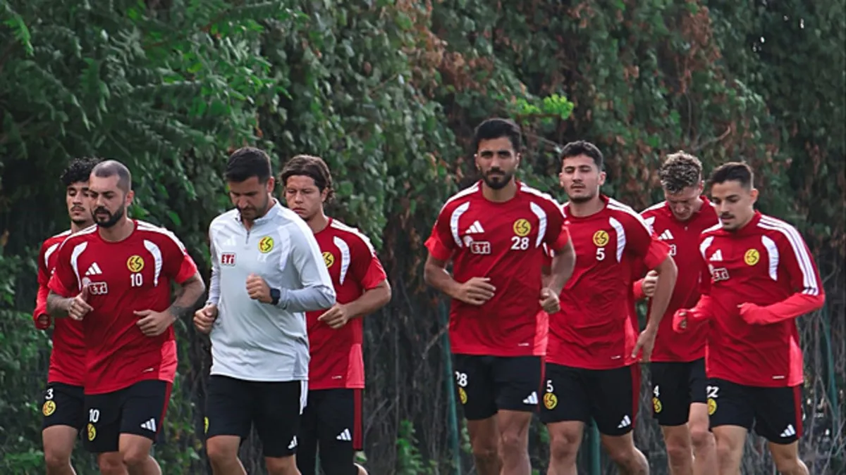 Eskişehirspor Bigaspor maçı hazırlıklarını tamamlayarak yola çıktı