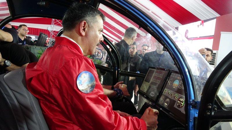 İçişleri Bakanı Çiftçi, emniyetin ilk helikopter simülatöründe uçuş yaptı