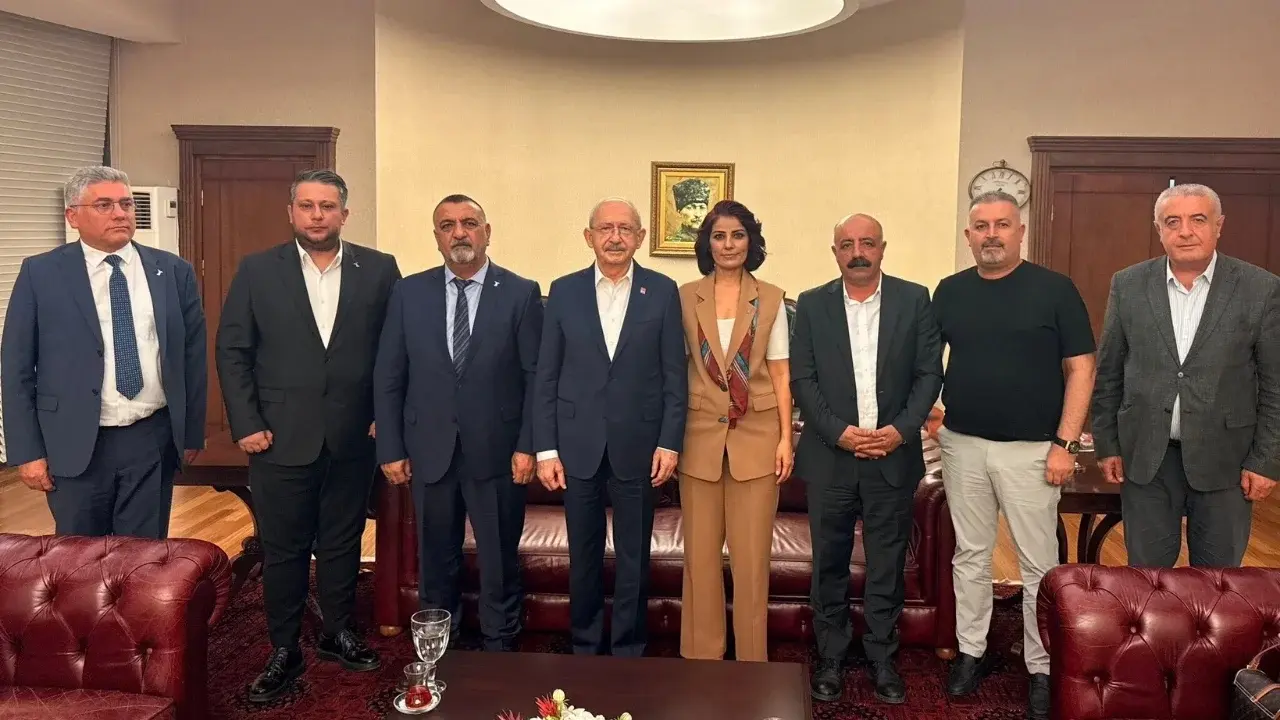 Kemal Kılıçdaroğlu altı Alevi örgütü başkanıyla bir araya geldi