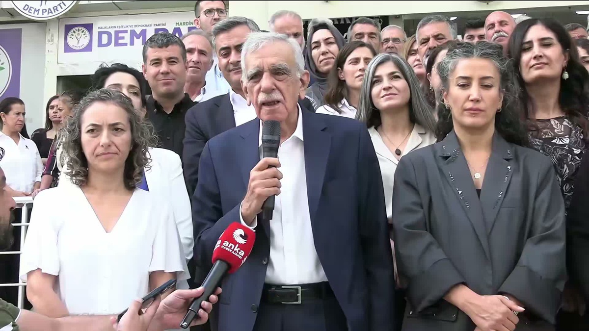 Kayyum atanan DEM Partili belediye başkanları Mardin'de buluştu