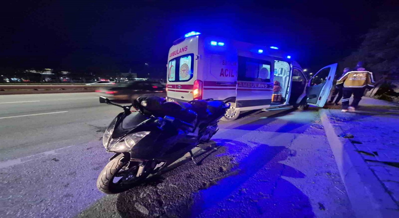 Eskişehir çevre yolunda motosiklet otomobile arkadan çarptı
