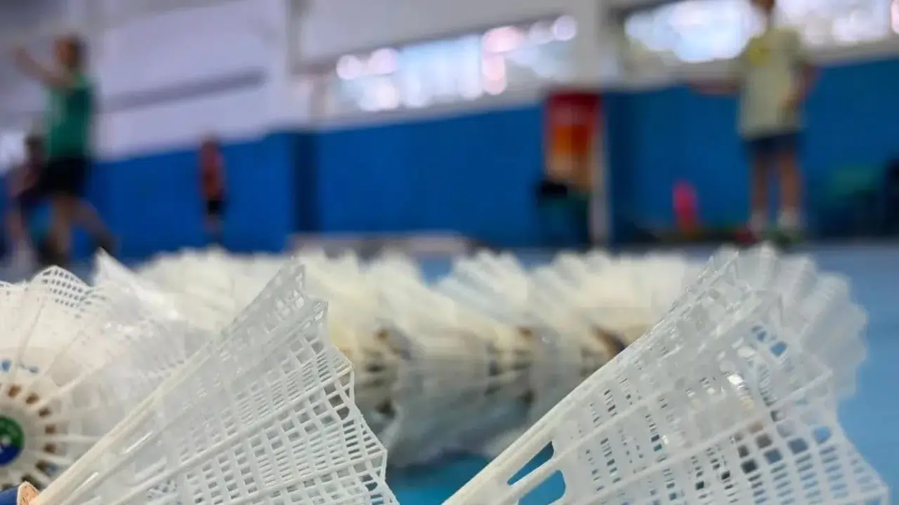Gençlik Yaz Kulübü'nde çocuklar badminton tekniklerini öğrendi