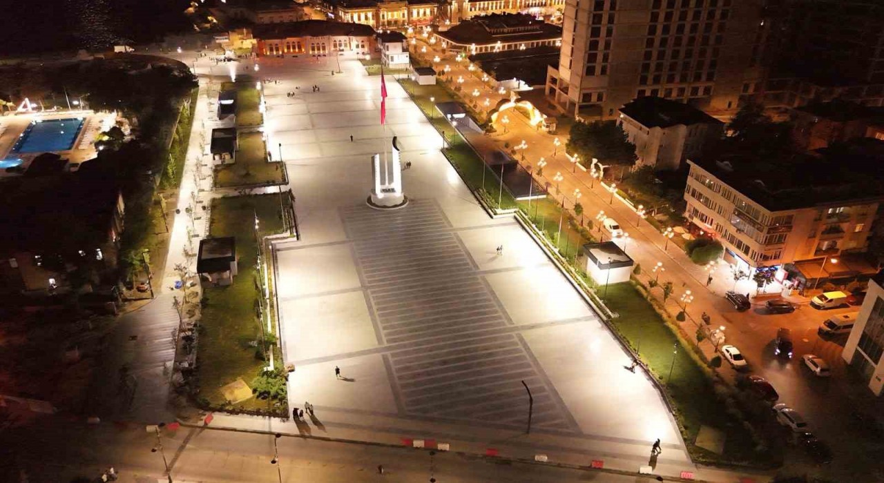 Büyükçekmece Cumhuriyet Kent Meydanı 30 Ağustos'ta açılıyor