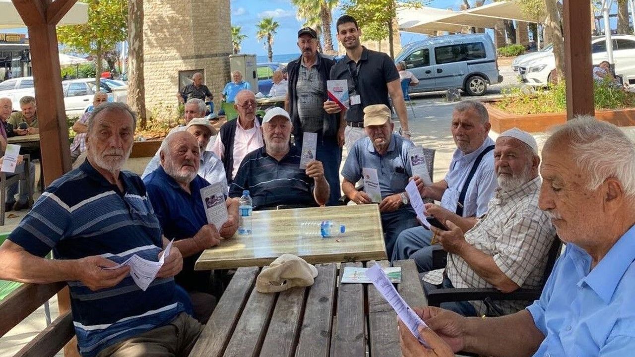 Akçakoca'da bağımlılıkla mücadele için farkındalık standı kuruldu
