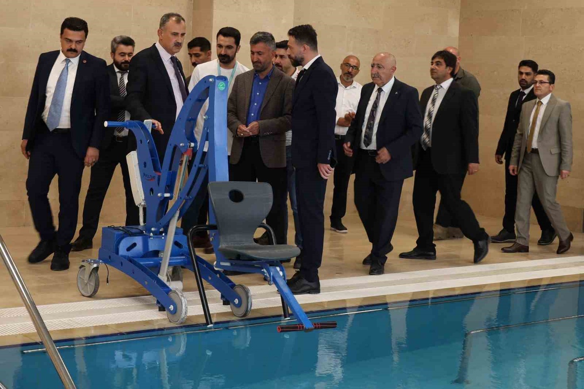 Vali Bozkurt Ağrı'daki yeni sağlık yatırımlarını yerinde inceledi