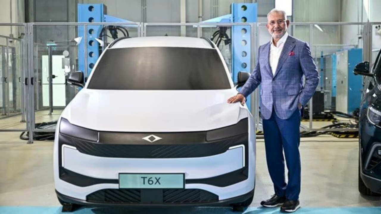 Togg, yeni kompakt SUV modeli T6X'in prototip tasarımını sergiledi