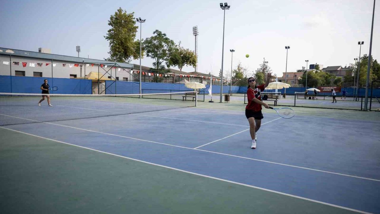 Mersin'de 30 Ağustos Zafer Bayramı tenis turnuvası başladı